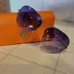T monogram Tory Burch Sunglasses